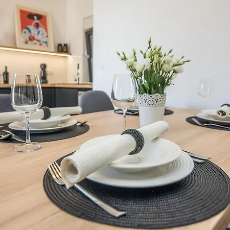 Maella Apartman