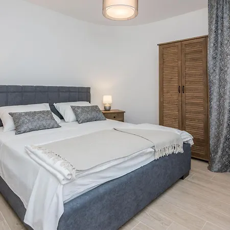 Maella * Ζαντάρ