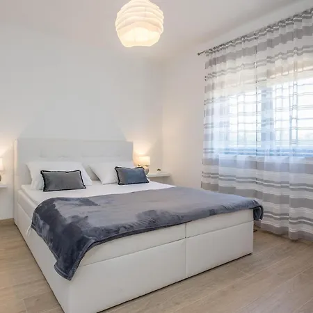 Maella Apartment *
