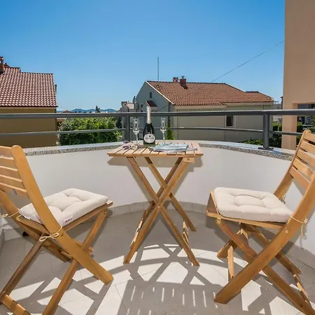 Maella Apartment *