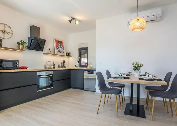 Maella アパート *